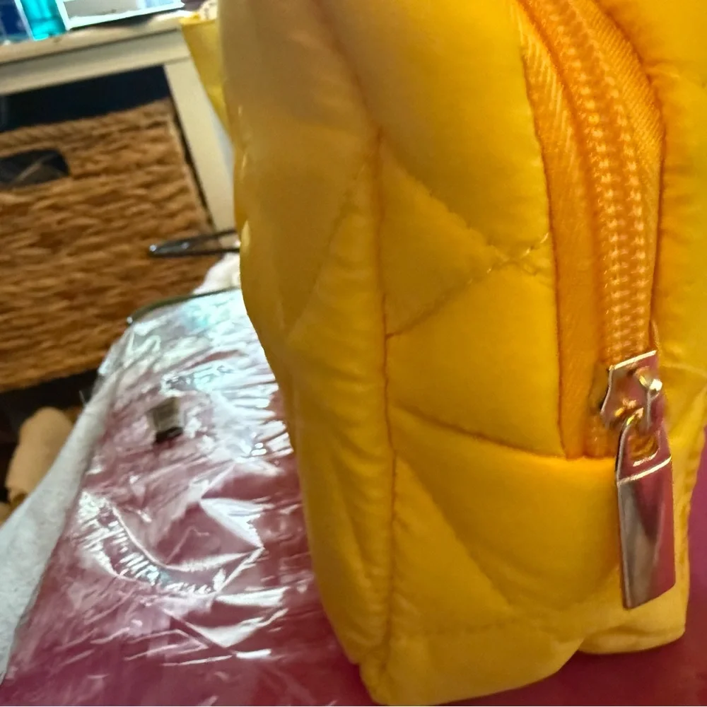 ❤️ 3/$25 Ulta Yellow Quilted Cosmetics Bag with Zipper